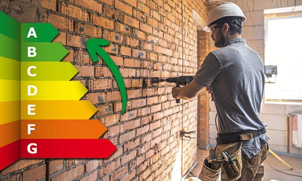 Travaux d’isolation pour améliorer la performance énergétique d’un logement passoire énergétique