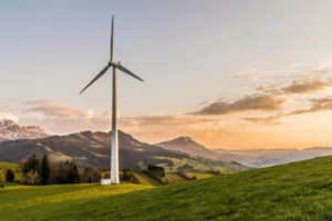 Photo d'un paysage avec une éolienne au milieu