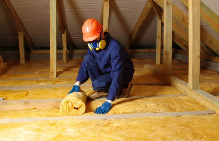 Pour ce client, nous avons opté pour la pose d'isolant sous forme de rouleaux.