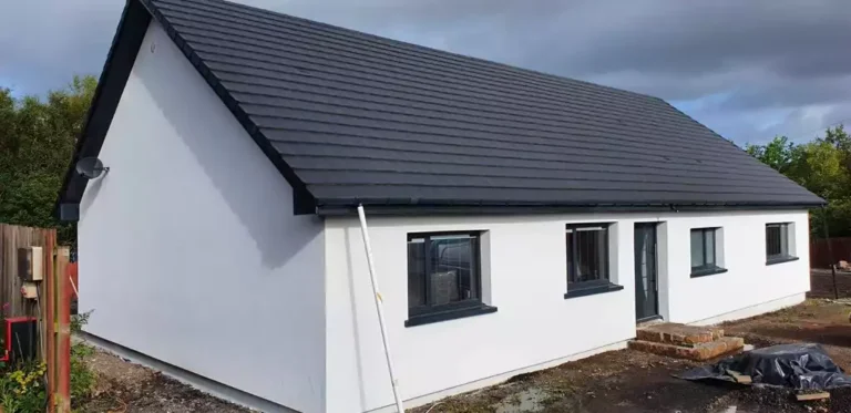 Photo de la maison de notre client après les travaux d'isolation thermique par l'extérieur (ITE)