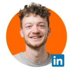 Portrait de Romain, ingénieur en conseiller travaux chez HELMO