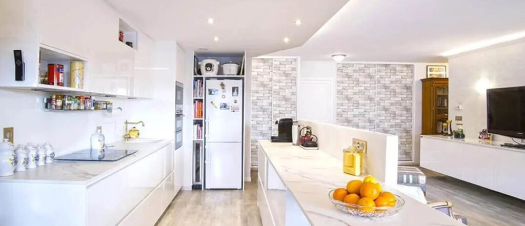 rénovation appartement cuisine moderne optimisée avec rangements intégrés