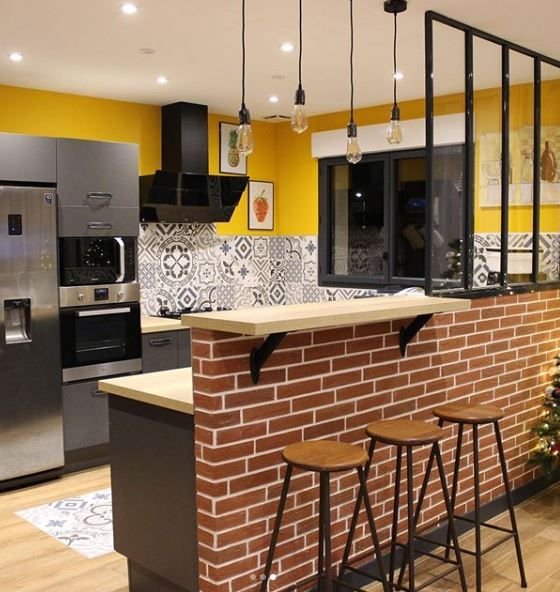 Rénovation intérieure style industriel avec briques et métal