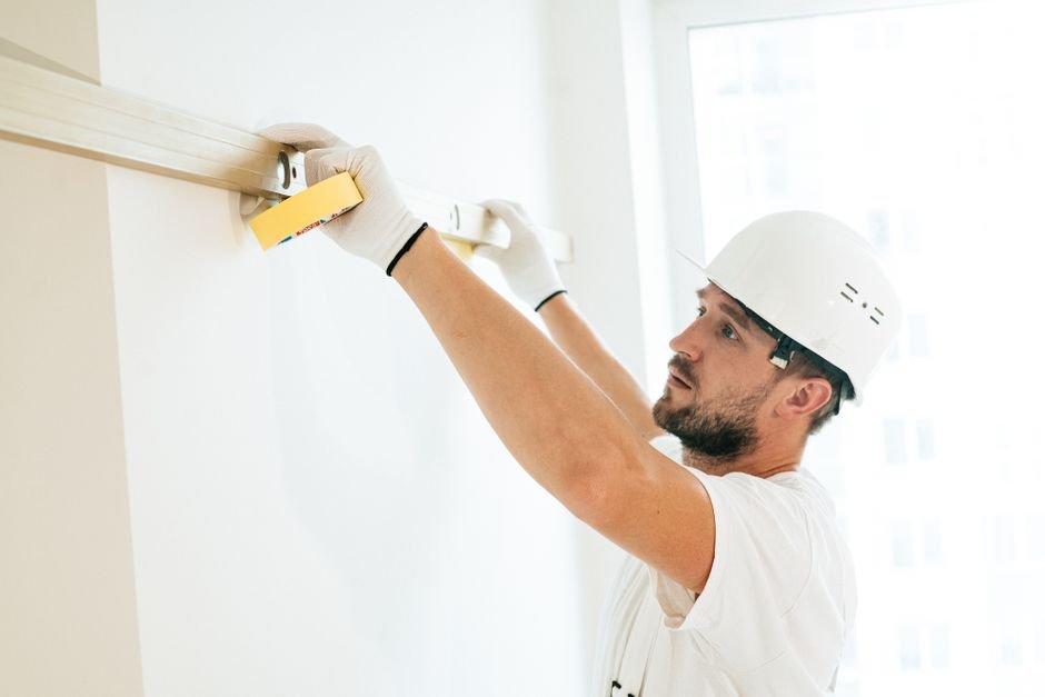 Installation de barres de maintien lors d'une rénovation logement seniors