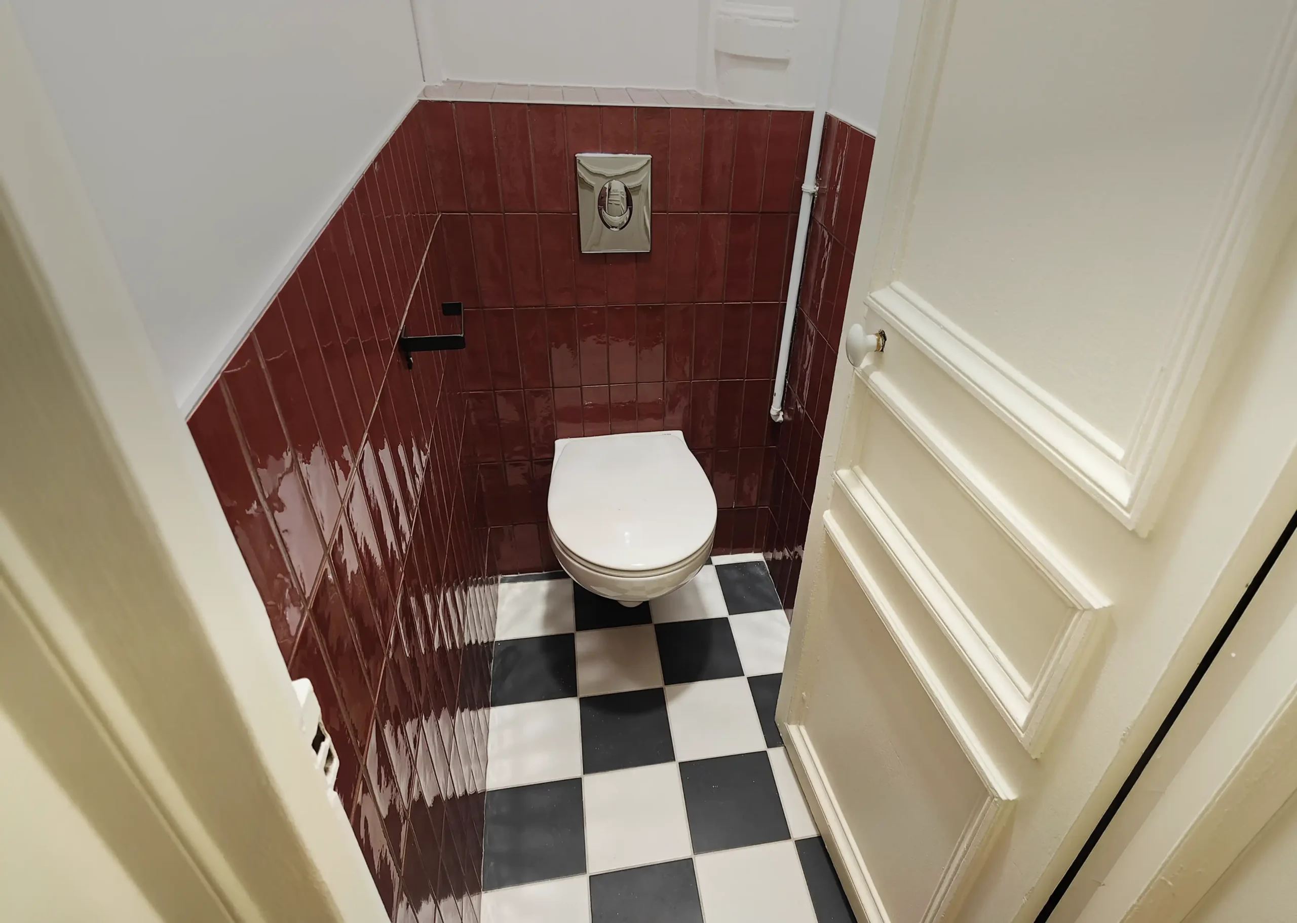 Projet de rénovation de parquet vitrifié et retouches de peinture achevé