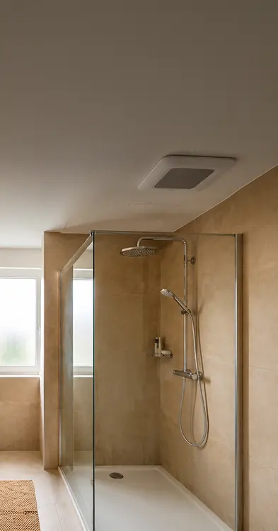 Installation d'une bouche de ventilation VMC dans une salle de bain